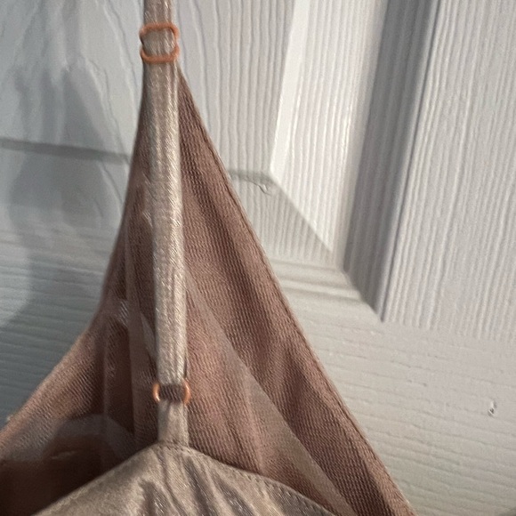 Elegant Adrianna Papell crepe layered dress & jacket. size 8. beige silver gold - Picture 5 of 15